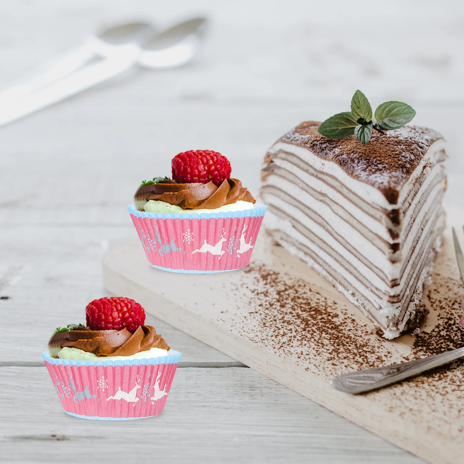

Christmas Cake Cups High Quality Paper Oil Proof Heat Resistant Muffin Holders Disposable Cupcake Cups Practical Baking Pans