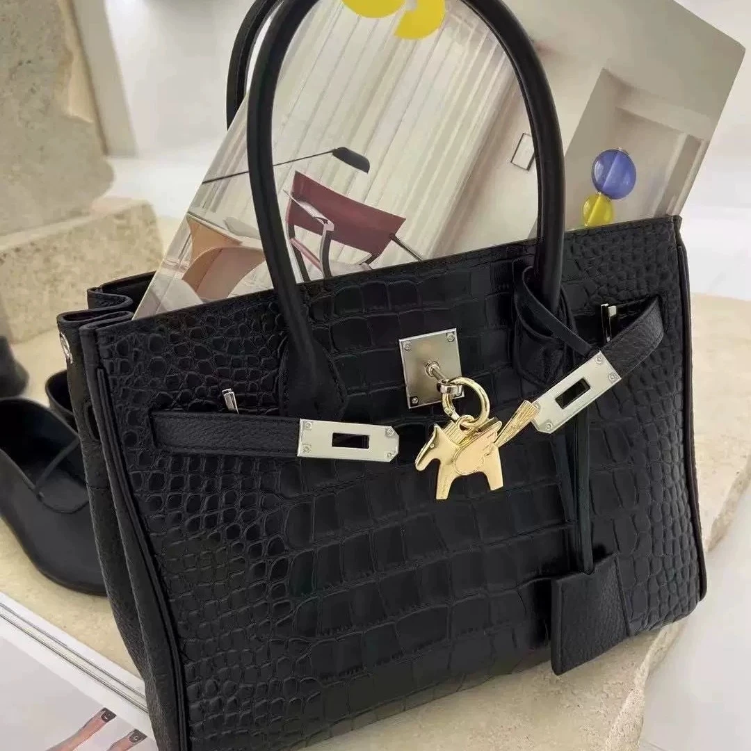 سبيكة الحصان المفاتيح قلادة للسيدات النساء حقيبة الحصان سحر اليدوية سحر ل H حقيبة المنزل سيارة تزيين اكسسوارات الهدايا