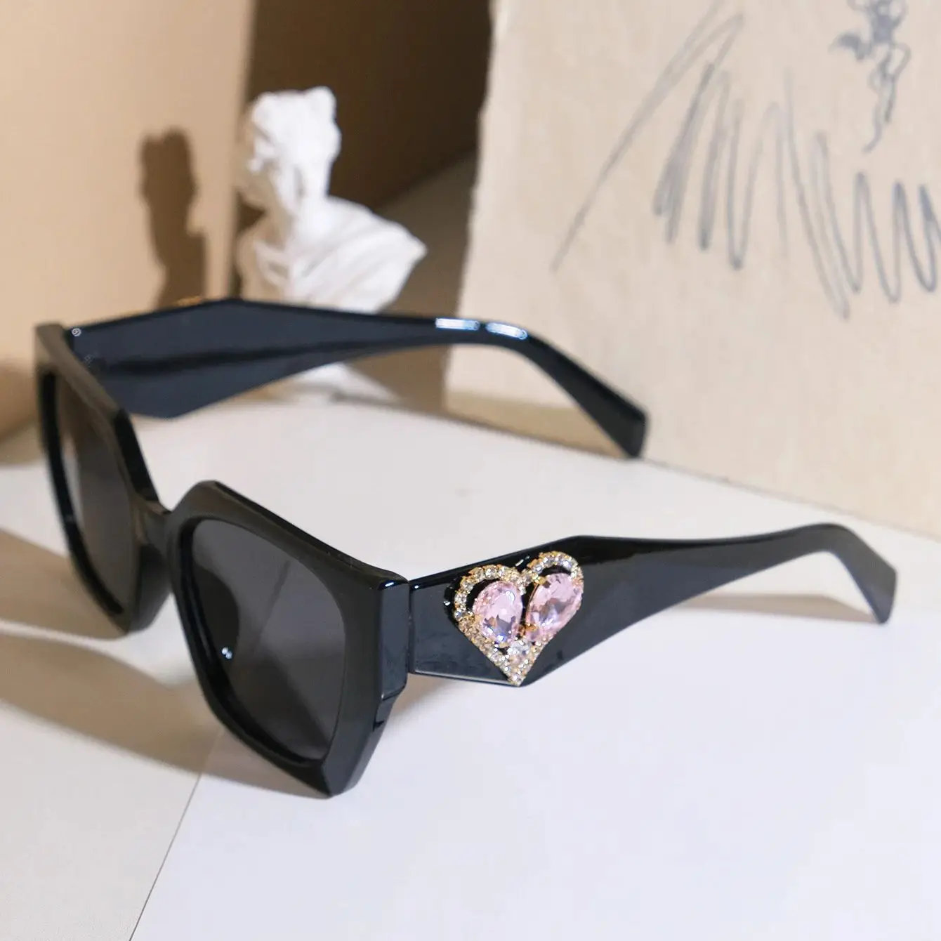 1pc Women's Black Square Large Frame Glasses Retro Beautiful Love Decoration Summer Travel Festival Essential Accessories