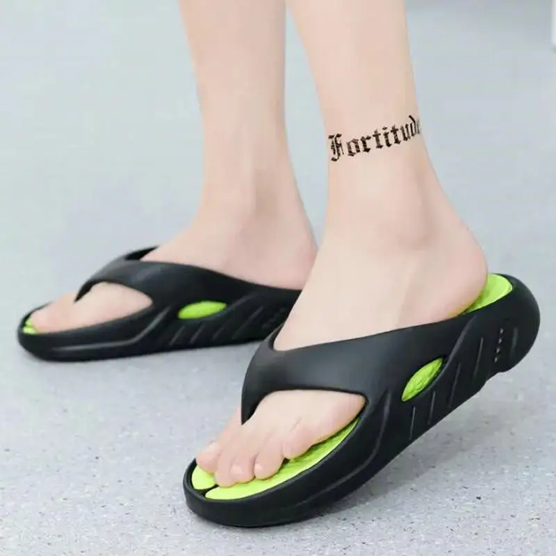 High Quality Men Women Flip Flops Outdoor Indoor Slippers Thick Soft Sole Men Beach Sandals Non-slip Bathroom Home Men Slippers