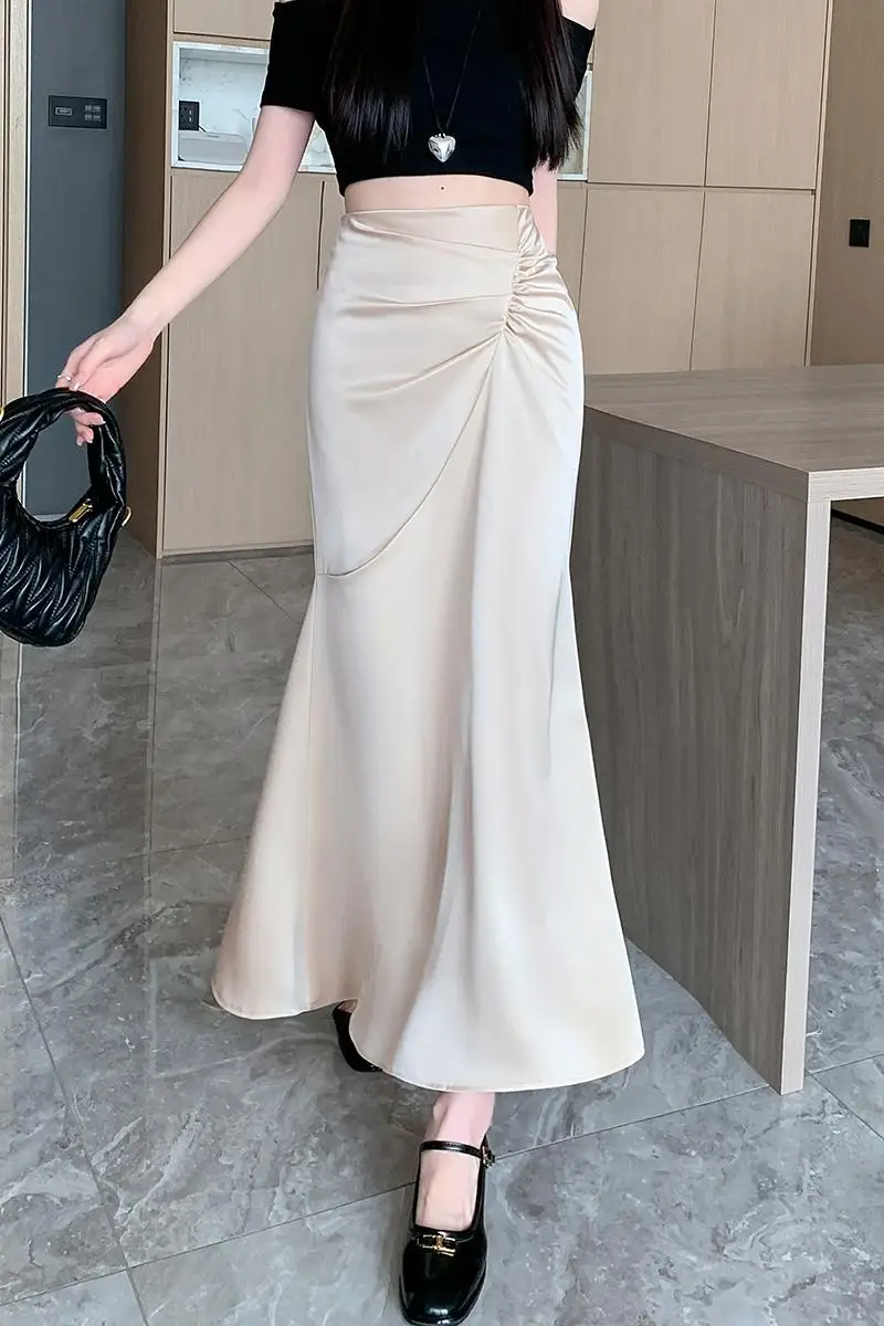 Saia rabo de peixe de cetim para primavera e verão 2025, fina e fluida, com temperamento irregular e saia longa que abraça as quadril