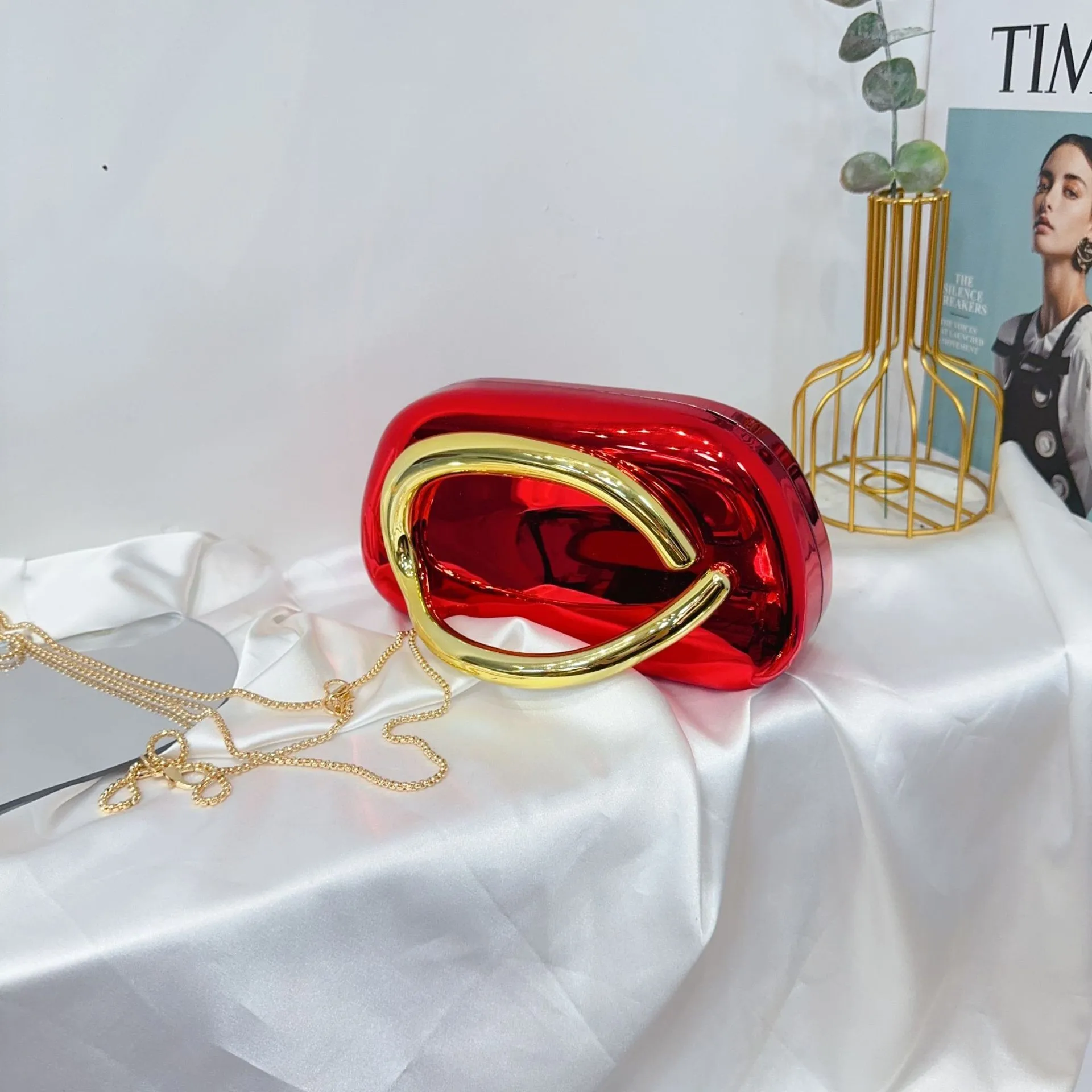 

Винтажный клатч в круглой коробке с металлической ручкой, вечерний кошелек для женщин, сумка через плечо в стиле ретро, элегантная сумка через плечо, классическая сумка ​