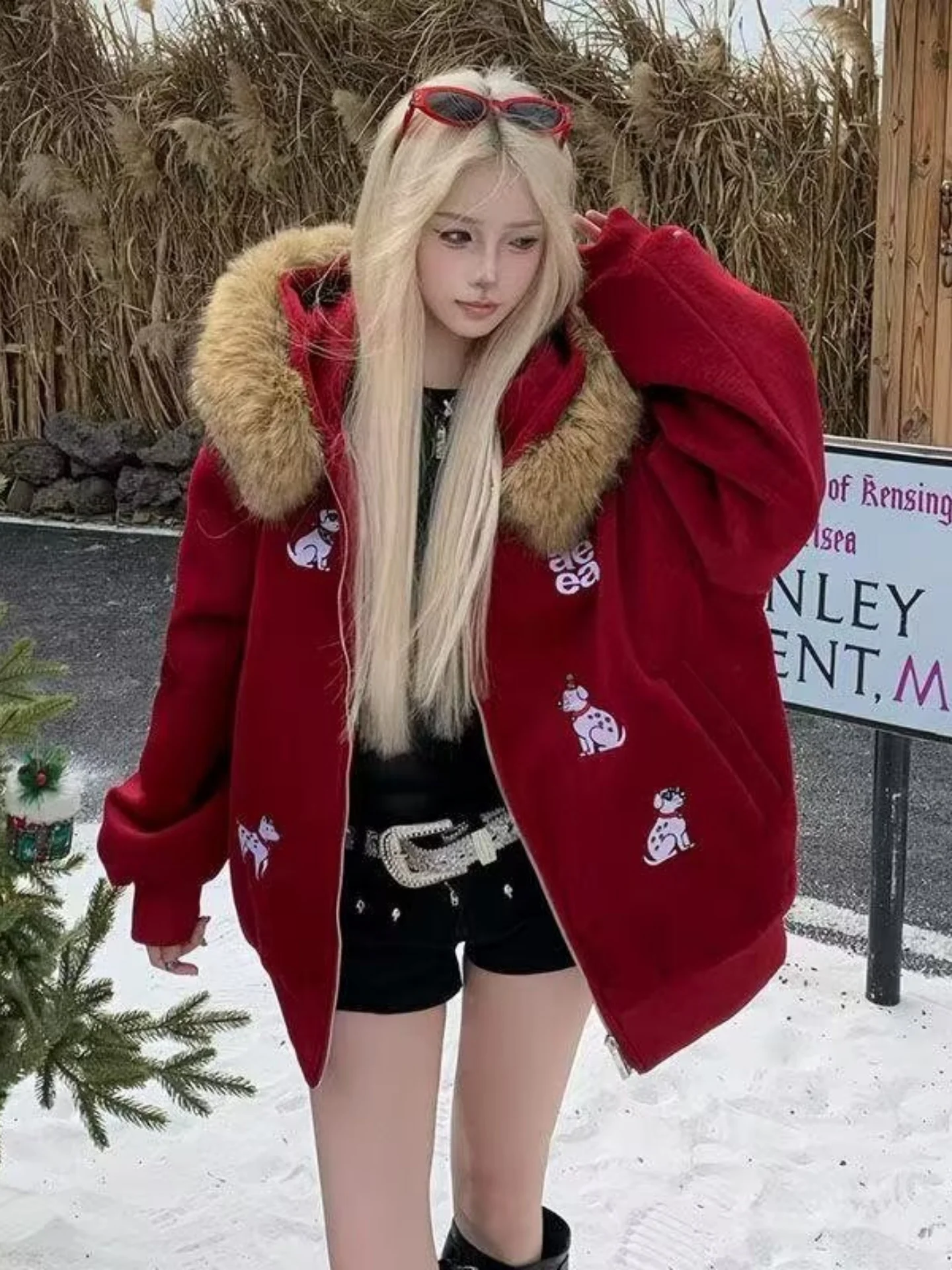 

Red Thiened Cotton Jaet with Lantern Sve And Large Fur Collar for Men Winter Faionable Casual Wear with ket