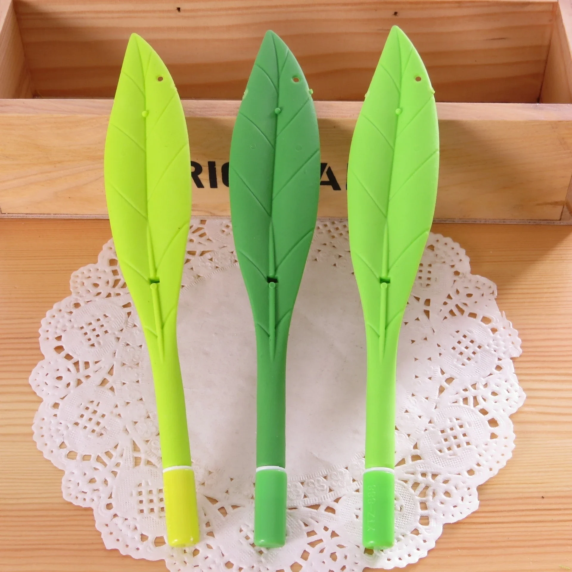 3pcs/lot Korea Creative Stationery Small Green Grass-Blade Design Memory Bending Neutral Pen 0.5mm Soft Silicone Gel