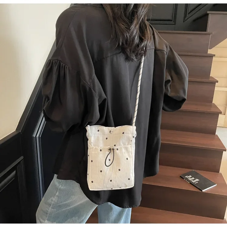 Kreative Falten-Tasche Neue Mode Trendige Umhängetasche Vielseitige Einzel-Schulter-Handytasche Aufbewahrung und Dekoration – Detail 15