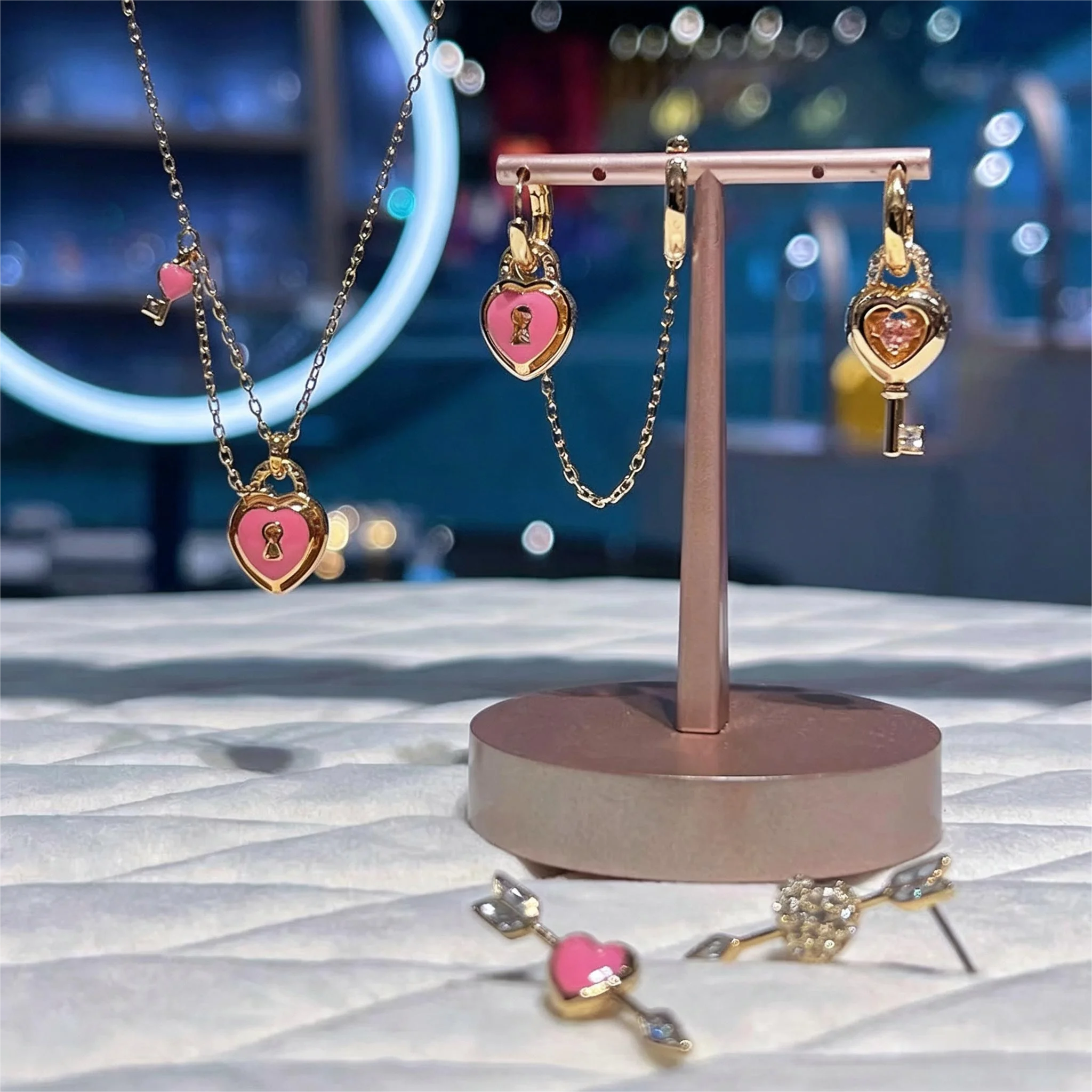 Conjunto de Joyas de Circonita Cúbica Multicolor con Diseño de Corazón y Flecha de Cupido, Collar, Pendientes y Brazalete, Delicado y Romántico, Para Fiestas y Eventos