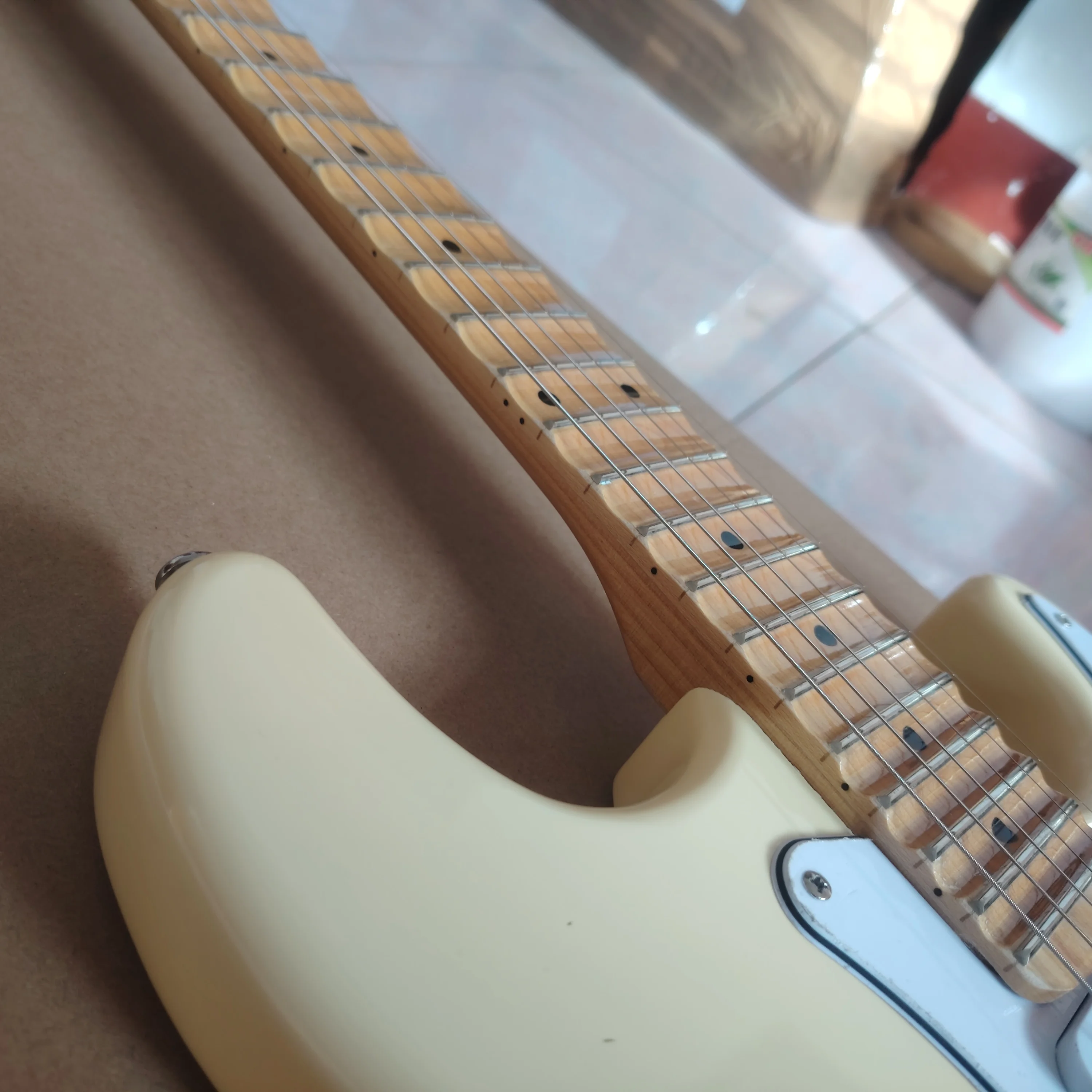 جيتار كهربائي أصفر حليبي عالي الجودة/لوحة أصابع على شكل مروحة/22 فريتس/لوحة أصابع القيقب/شحن سريع من مستودع الولايات المتحدة #4