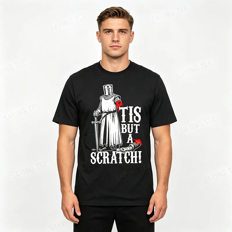 Lustiges Herren-T-Shirt „Es ist nur ein Kratzer“ – Mittelalterlicher Krieger Ritter – Lustiges Geschenk, sarkastisches T-Shirt, Y2k Mode Halloween Oberteil – Detail 5