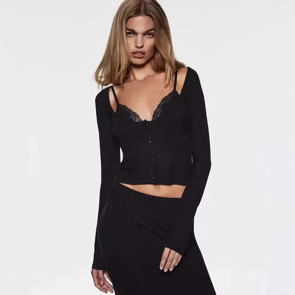 ski black lace vest fake two-piece design with built-in triangle cup underwear low-neck top