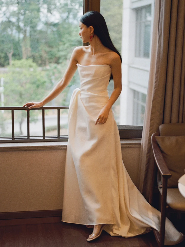 

Silk Satin Lightweight Wedding Dr Vintage Simple Strapl Forest System Bride Gown with Small Train White Evening Gown