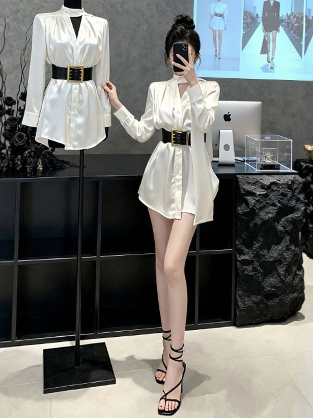 

Unique Gentle Wind Slim Fit irt Waist Cinching High End Feeling Spring 2026 Women's Faion Long Sve V Ne Button up