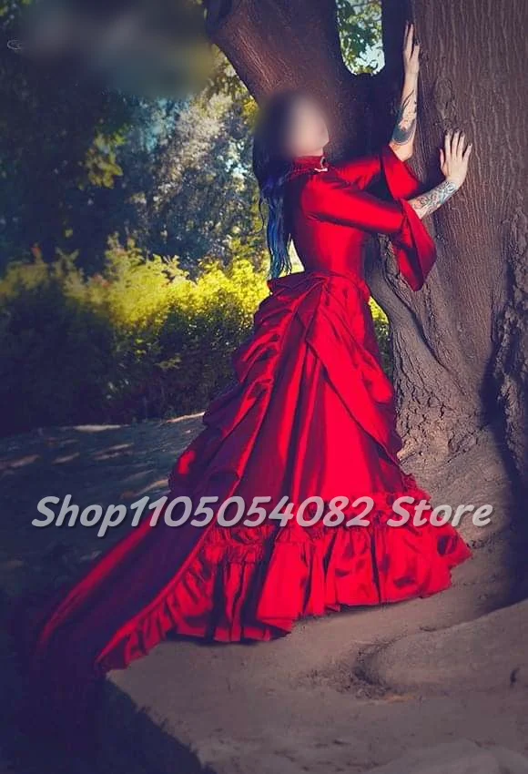 ชุดเดรสงานพรอมสไตล์วิคตอเรียนแบบกำหนดเอง สีแดง คอวีวินเทจ แขนยาว ระบายและจีบยุคกลาง ชุดราตรีทางการยาวถึงพื้น