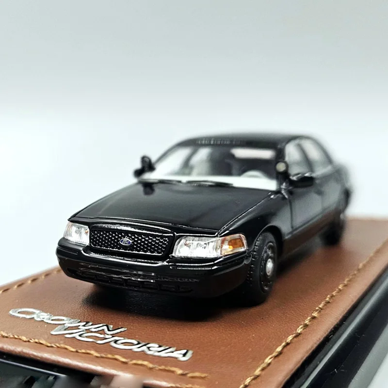 Goc 1:64 Ford Victoria couronne noir détective voiture alliage Miniature moulé sous pression Ford ornements jouets personnalisés enfants cadeau