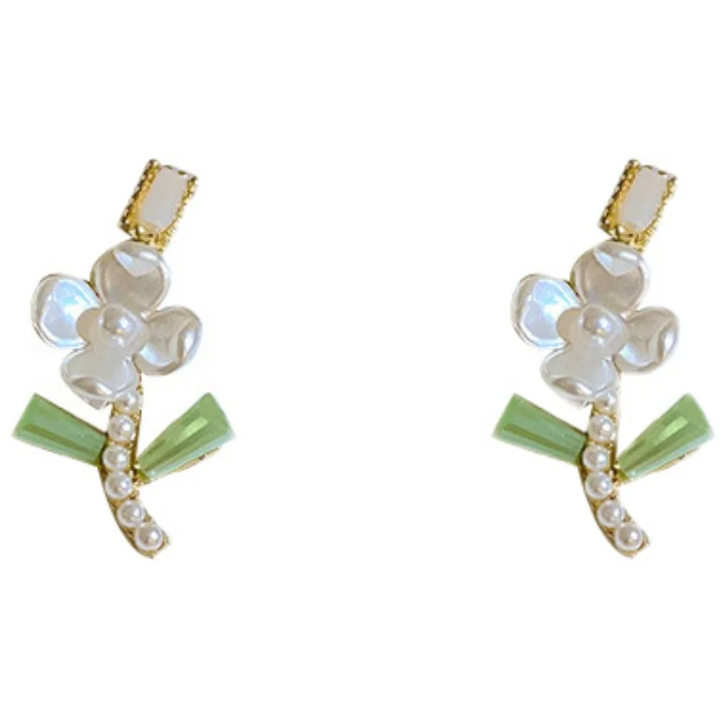 

Retro gentle super fairy temperament fresh pearl flower earrings, mosquito coil disc ear clips