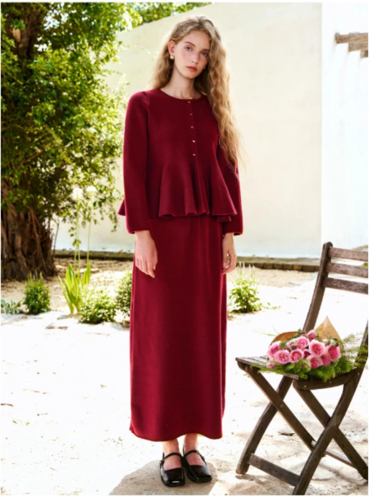 ชุดกระโปรงสีแดงวินเทจ OLrain คอลเลคชั่นฤดูใบไม้ผลิ 2025 กระโปรงยาวทรงตรงผ้าถัก แต่งระบายชายเสื้อ ดีไซน์หรูหรา เสื้อท่อนบนเข้าชุดกับกระโปรง รุ่นใหม่ล่าสุด รหัสสินค้า N56QE88515