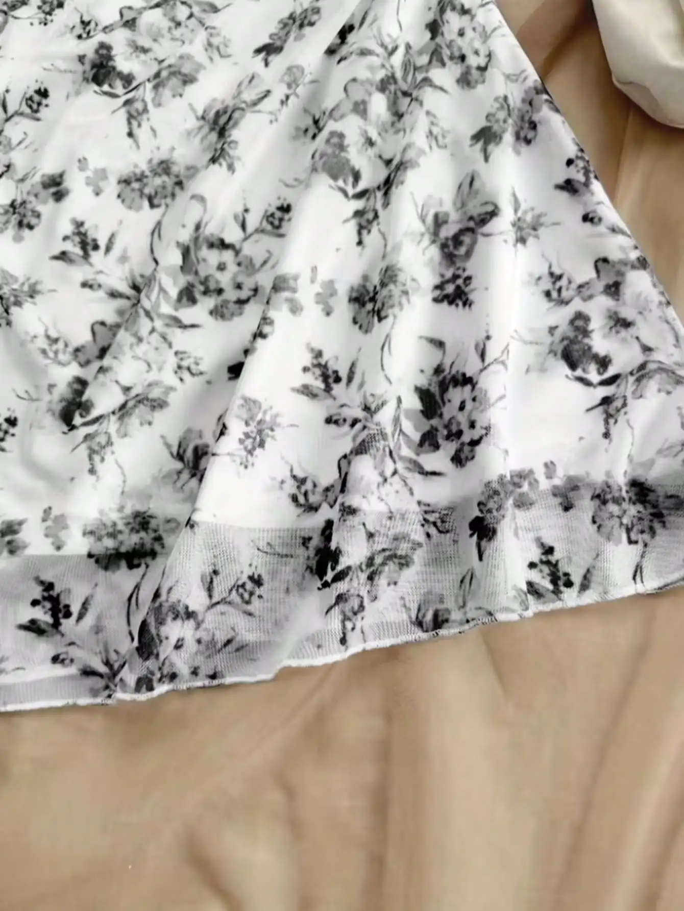 2026 Damen Sommerkleid Jugendliches Neues Blumenprint-Neckholder-Kleid Modisch und Elegant Ganzjahres-Kinderkleid – Detail 10