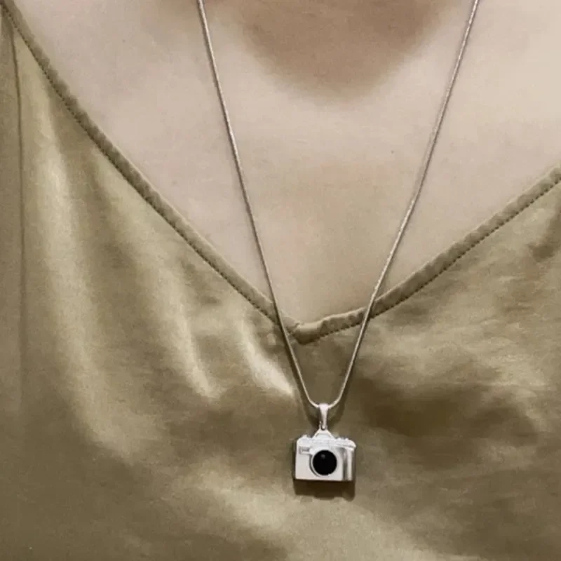 Spice girl camera necklace female niche retro personality high-end Internet celebrity pendant sandblasted silver obsidian