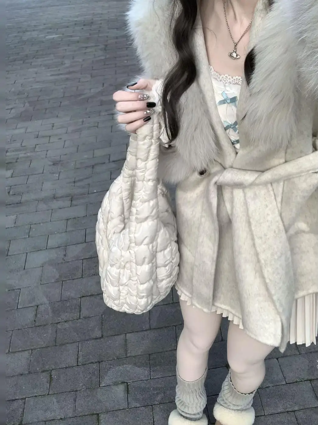 매듭 레이스 트림이 있는 여성용 가을 겨울 패션 탑 한국 스타일