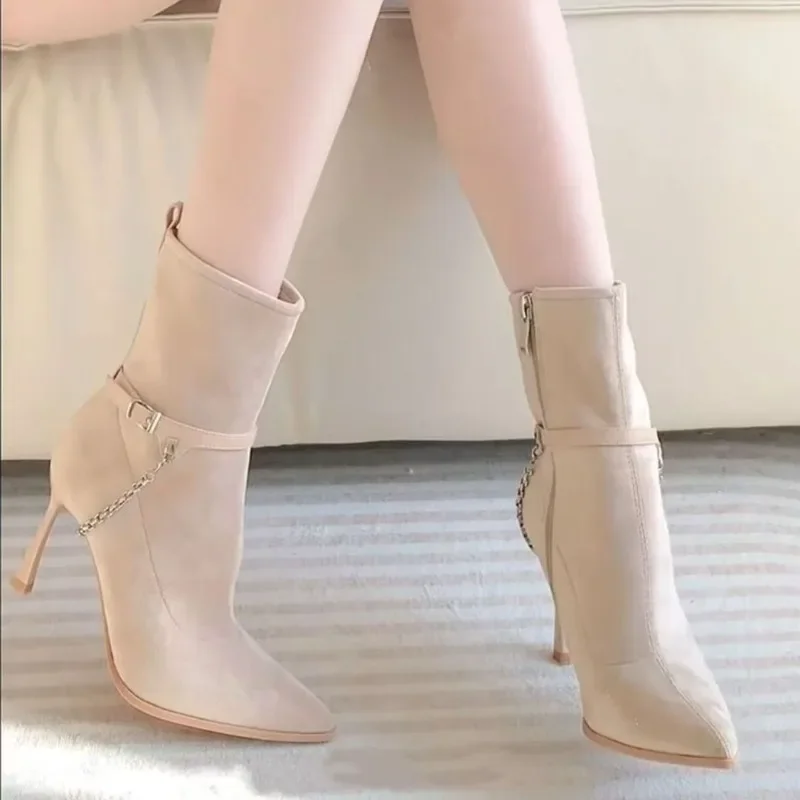 Side Zipper Metal Chain New Slim Boots for Women in Autumn and Winter, Pointed Toe, Low Heel, Short Boots
