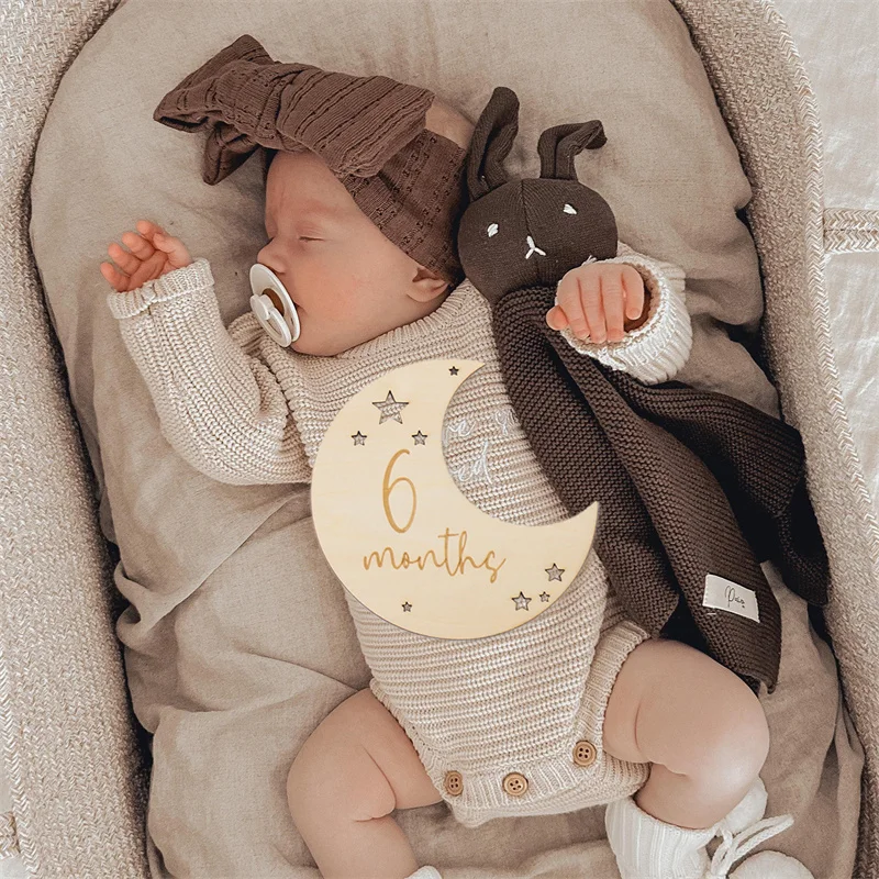 Baby Wooden Memorial Monthly Cards Moon Shape Monthly Newborn Engraved Age Photography Props Accessories Baby Birthing Gift