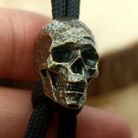 Cabeza de calavera con textura de martillo, cuentas de Paracord EDC de latón Retro, cuerda de paraguas, cordón tejido, colgantes, accesorios de pulseras DIY hechos a mano
