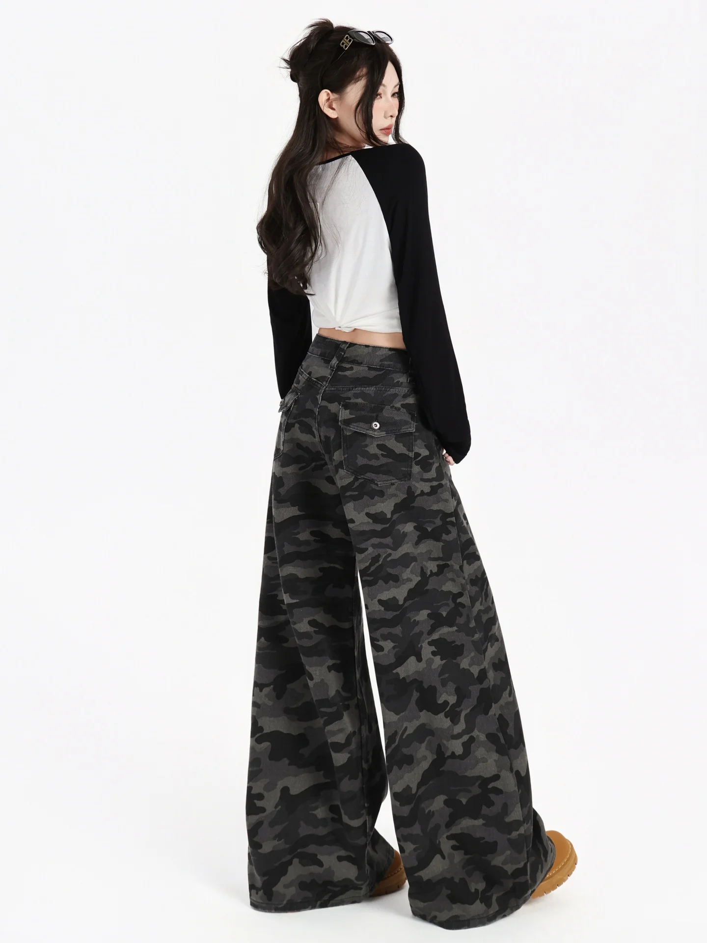 Damskie jeansy z wysokim stanem, szerokimi nogawkami, w stylu amerykańskim retro, z kamuflażem, luźne, proste spodnie robocze, nowość na jesień 2025.