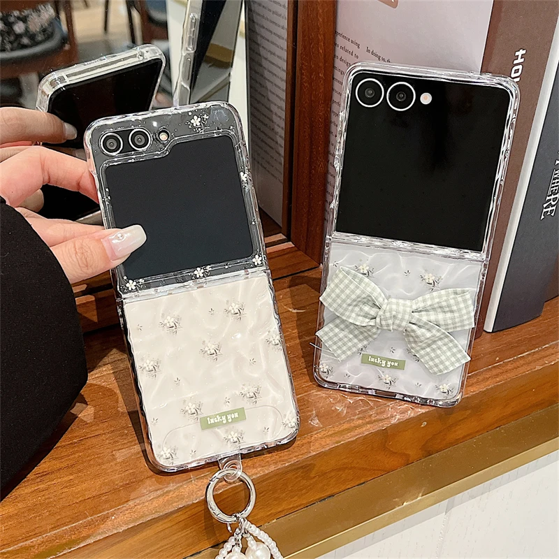 Funda de teléfono con bonito lazo y flores onduladas de agua transparente para Samsung Galaxy Z Flip 7 6 5 4 3 Flip5 Flip6 Flip7 con fundas de cadena Capa