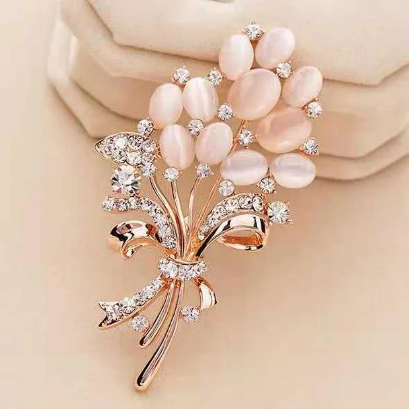 Fashionable brooch for women\'s cardigan, luxurious ornamental pin for a big atmosphere, imitation crystal accessory for daily an
