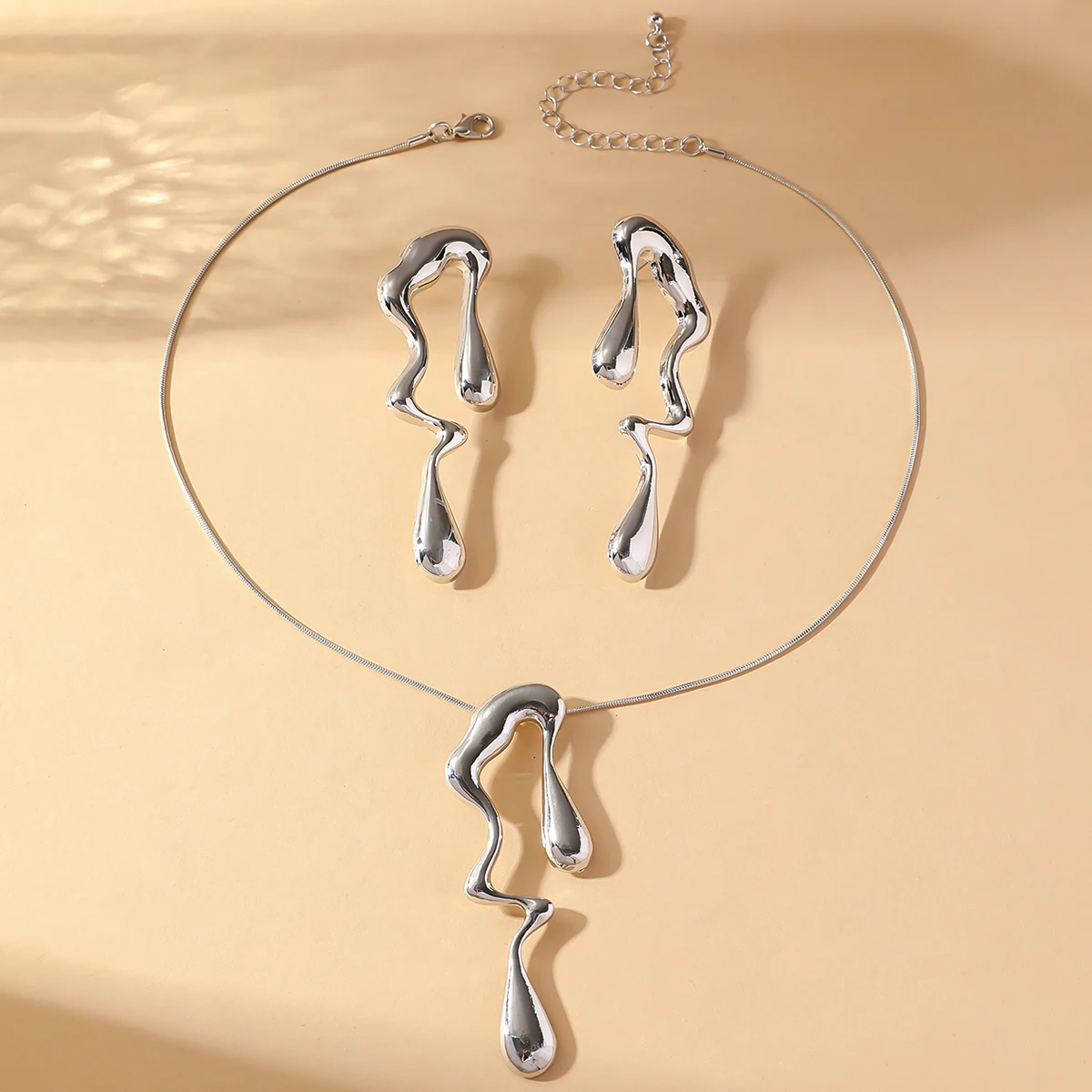Personalized trendy geometric necklace earring set suitable for exploring stores, parties, shopping, sports accessories