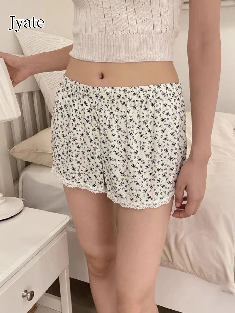 

Jyate Lace Trim Floral Shorts Woman 2024 Summer Button Elastic Waist Straight Short Pant Sweet Sweatshorts Casual Home Underwear