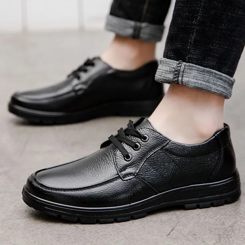 Sapatos baixos de couro genuíno masculino, sapato de couro casual, calçado masculino de marca comercial, macio e confortável, preto, 2024