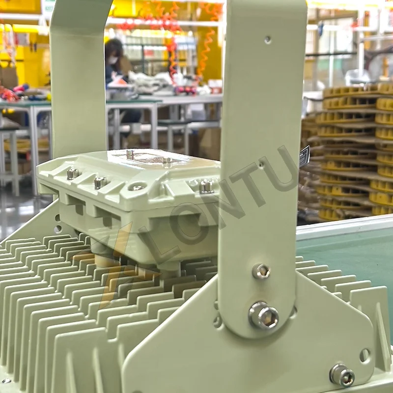 المصابيح الكاشفة الموثوقة IP66 وIP65 المقاومة للانفجار للمناطق الخطرة آمنة للمصانع والمستودعات