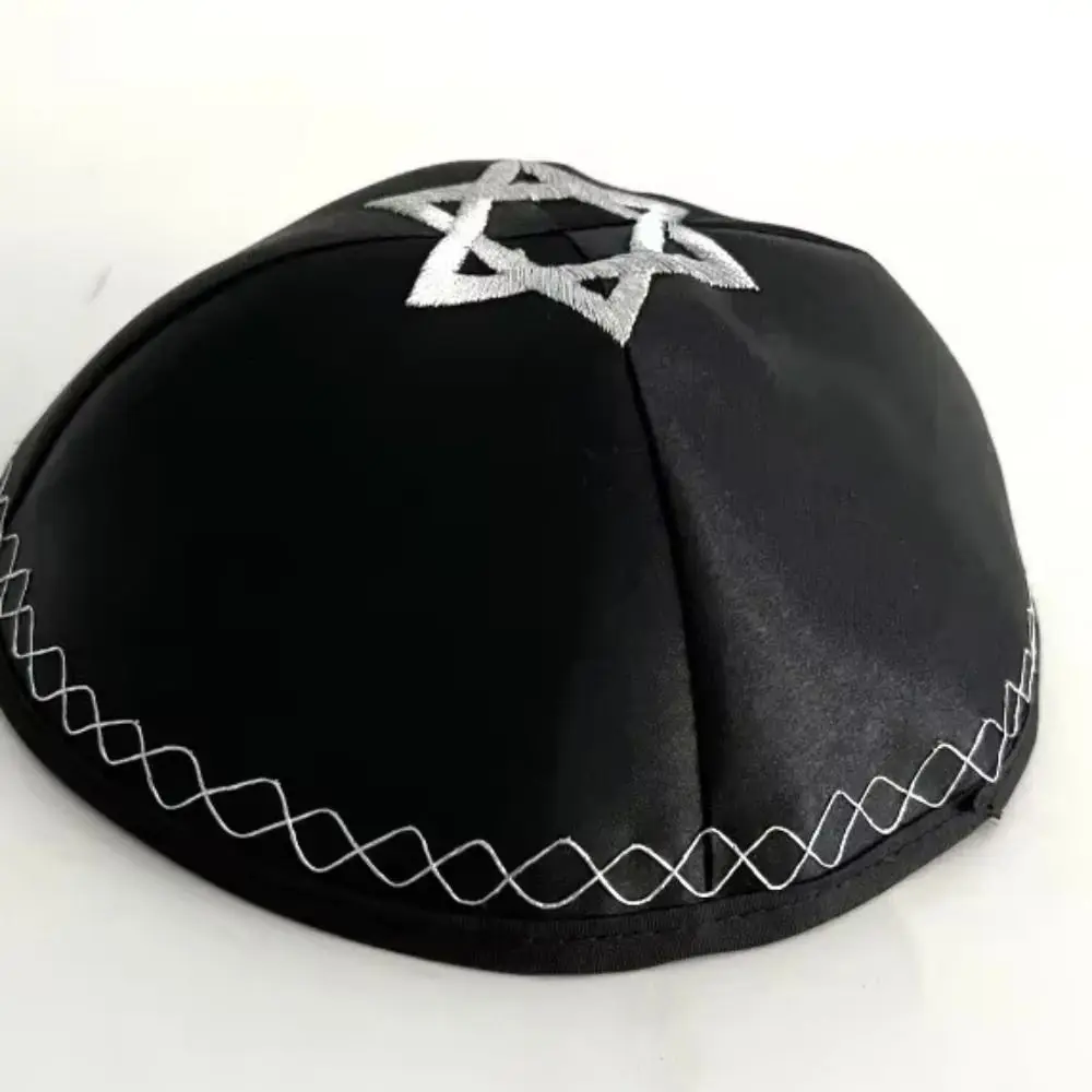 Fotografia 4: Nova Kippah Judaica Redonda com Design Bordado, Boné Étnico Respirável, Gorro Retrô com Padrão Tradicional para Ocasiões Culturais