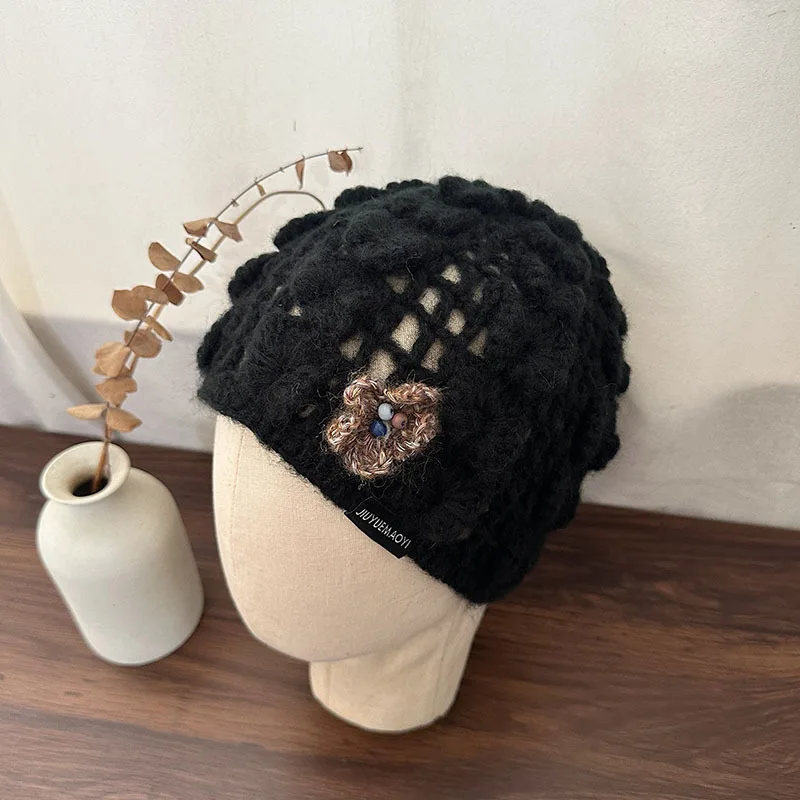 Koreanische handgemachte, gehäkelte, dreidimensionale Blumenmütze für Damen, warme Kuppelmütze für Herbst und Winter. – Detail 2