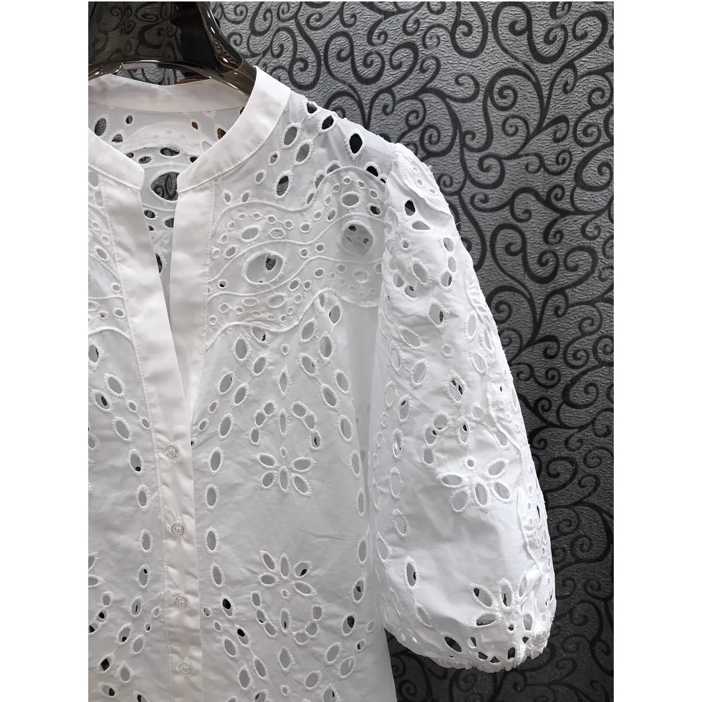 100% camisas de algodão 2025 outono moda estilo feminino oco para fora padrões bordados 3/4 manga elegante camisas brancas blusas femininas