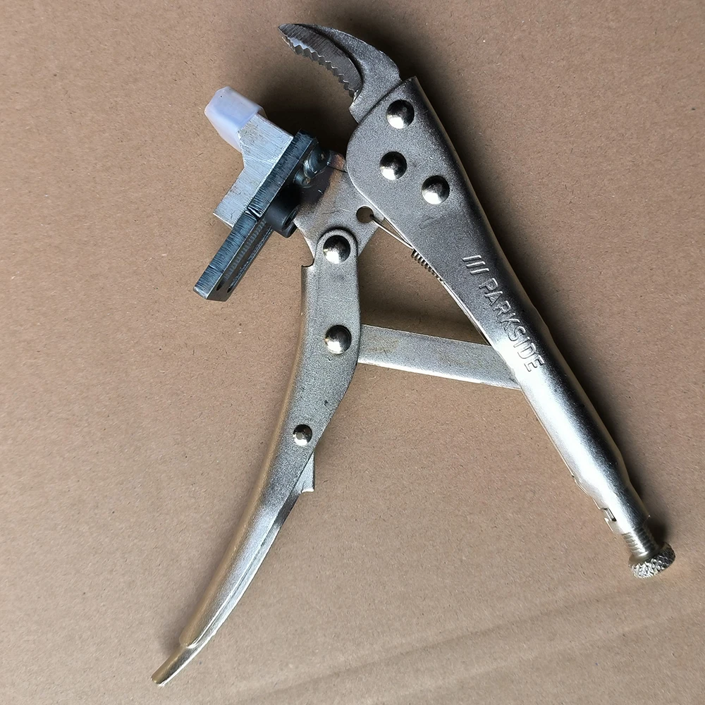 

Sealing pliers High-quality auto modification accessories, auto parts lighting pliers lens worker