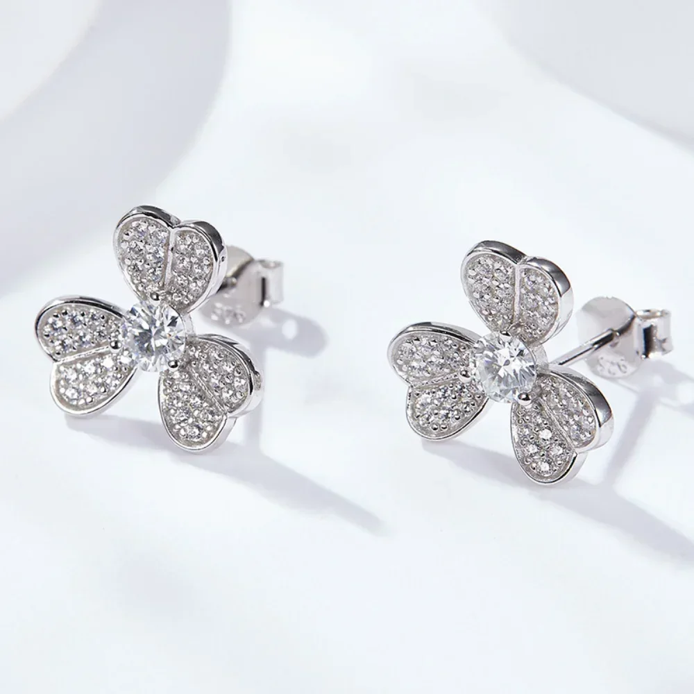 M-JAJA Moissanite Clover Stud Earrings 18K White Gold Plated 925 Sterling Silver Earrings 0.6ct D Color VVS1 Lab Diamond Jewelry