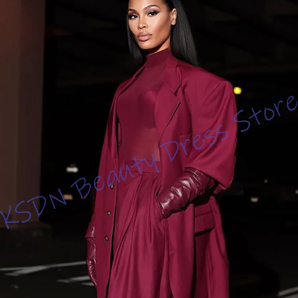 ชุดเซ็ต 2 ชิ้น เสื้อแจ็คเก็ตเบอร์กันดีทรงโอเวอร์ไซส์สำหรับผู้หญิง ดีไซน์หรูหรา กระดุมแถวเดียว ปกบาก ทรงเบลเซอร์ทันสมัย สไตล์ลำลอง เหมาะสำหรับงานเลี้ยงตอนเย็น