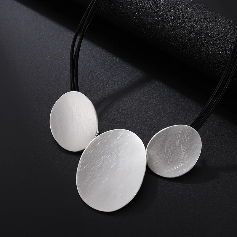 قلادة جديدة أوروبية وأمريكية متعددة الاستخدامات على الموضة قلادة هندسية مصقولة قصيرة URL بسيطة للنساء يهودي