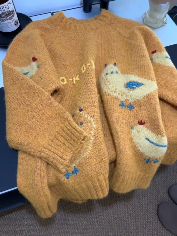 Sweater rajut wanita Korea retro warna kuning lembut bergaya kasual mewah dengan desain kartun