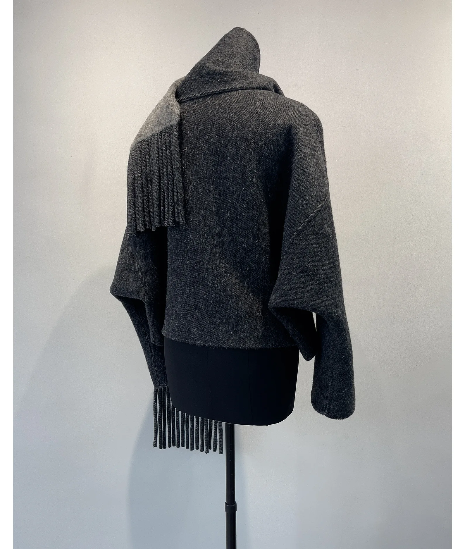 Autumn New Different Two-color Tassel Scarf，Women's Alpaca Fleece Short Double-sided Wool Coat