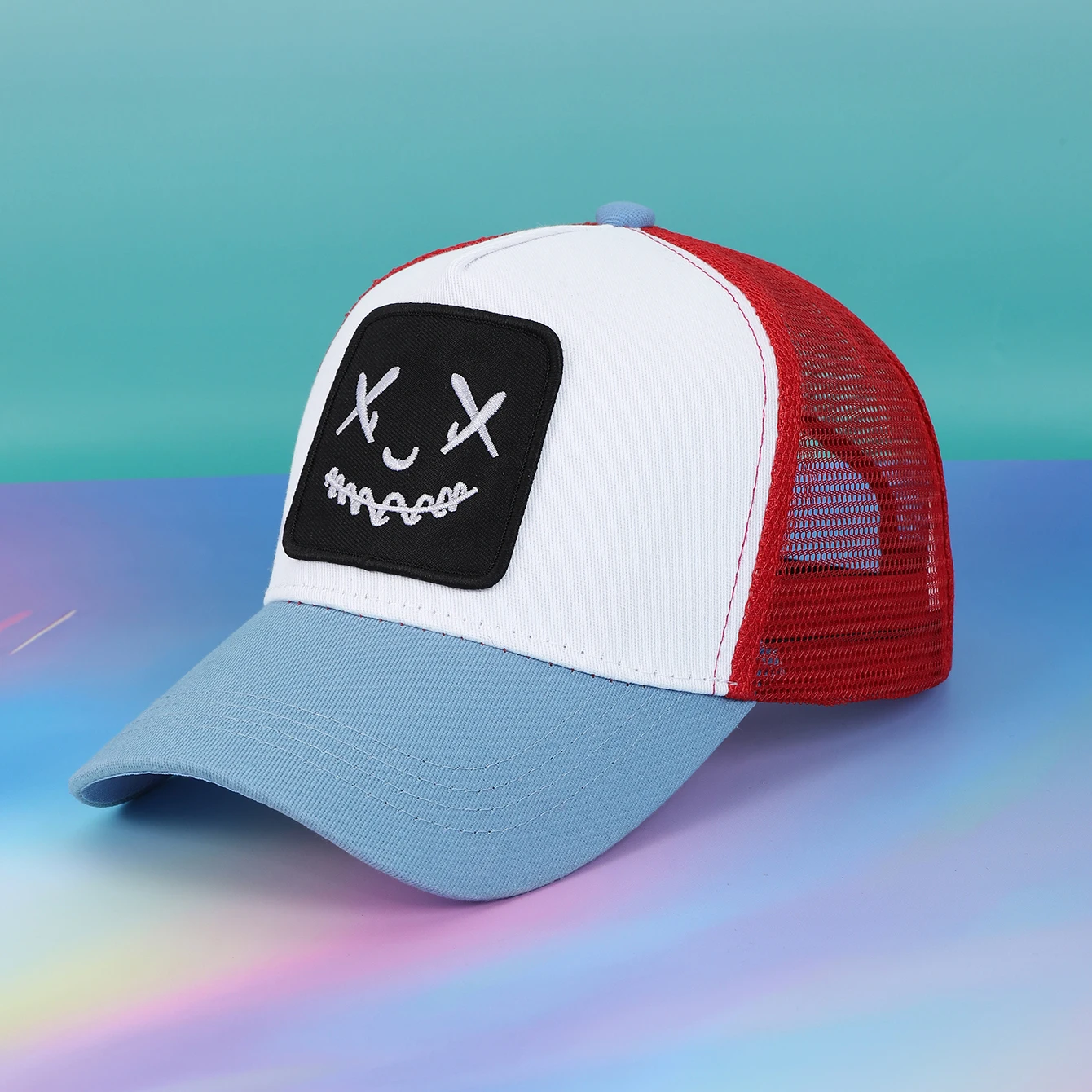 A men's embroidered smiling face mesh cap for sunshade, fashionable and trendy baseball cap for daily commuting