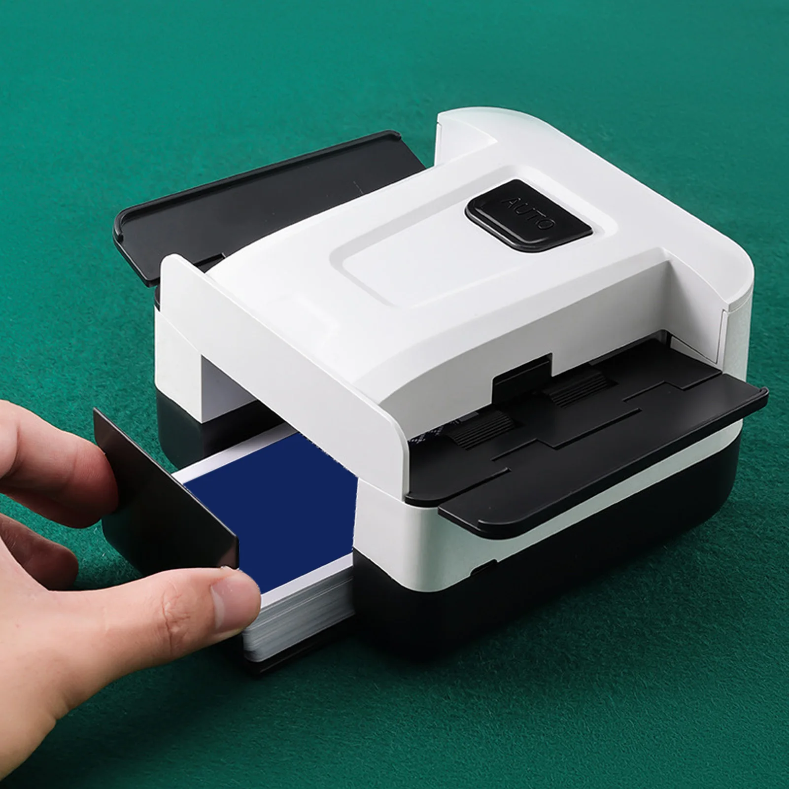 ماكينة خلط البطاقات الأوتوماتيكية منخفضة الضوضاء وقابلة لإعادة الشحن، ماكينة خلط بطاقات اللعب الكهربائية للسفر والتجمعات العائلية