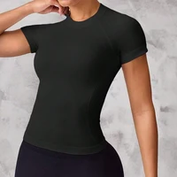 Haut de sport à manches courtes pour femmes, tissu respirant et à séchage rapide, adapté à la course et au yoga. 2