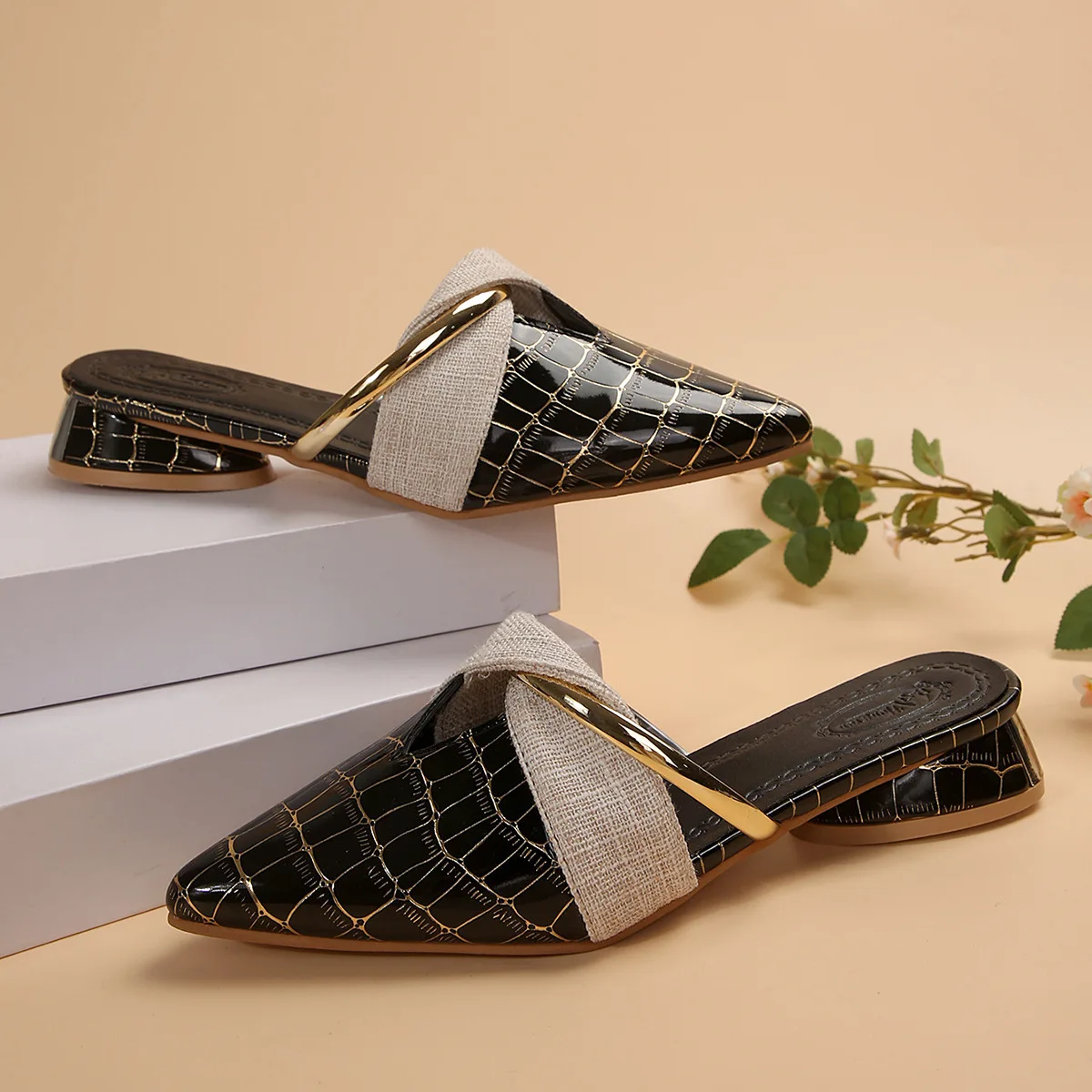 

Snake Patterned Women Slippers 2025 Summer Pointed Toe Sandals Closed Toe Comfortable Fashion Casual Commuting Outdoor Slippers