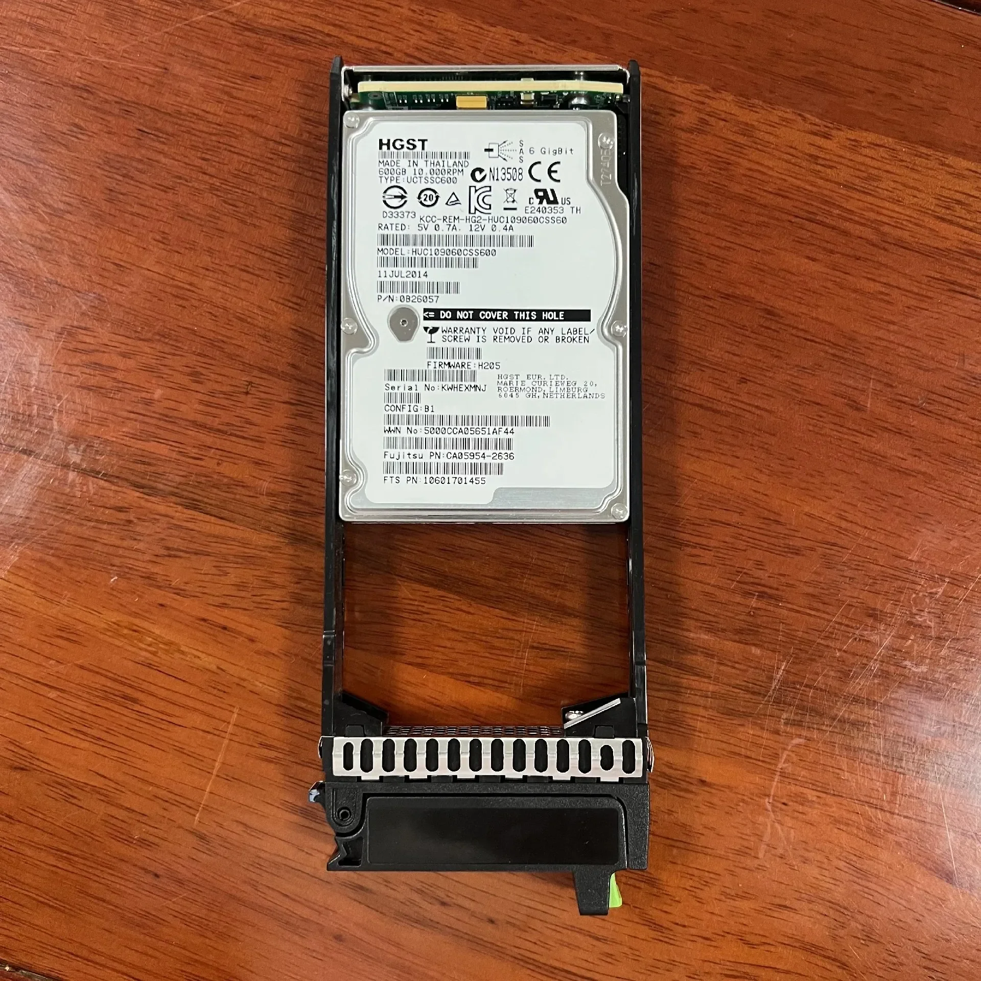 

CA07670-E652 Fujitsu 600GB 2,5 10K SAS HDD CA05954-2636 DX100 S3 DX200 S3 DX60 S3 механический жесткий диск