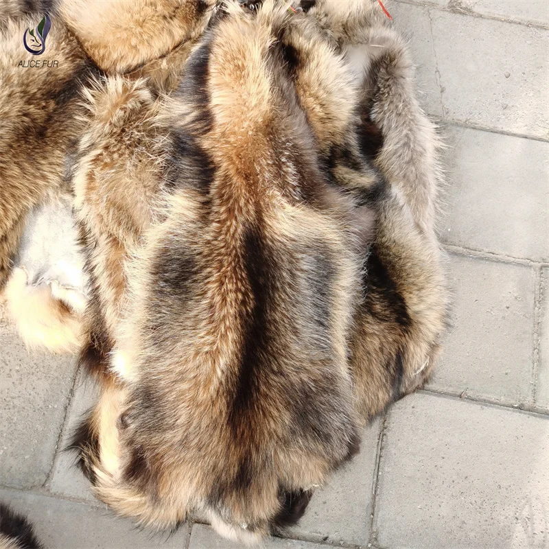 Wholesale Factory Supply Real Genuine Natural Raccoon Fur Skins Fluffy Racoon Pelt For Garments DIY Fabrics