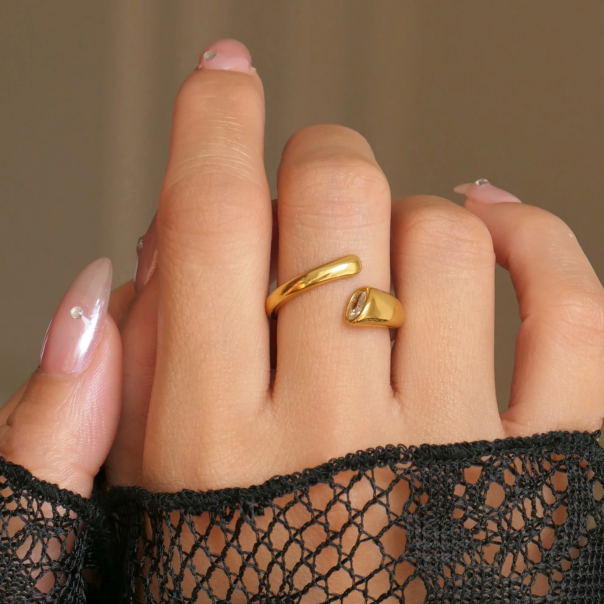 

DASEIN Vintage Super Shine Slime Wave Zircon Ring INS Trendy 18k PVD Gold Plated Stainless Steel Valentine Day Gift for Women