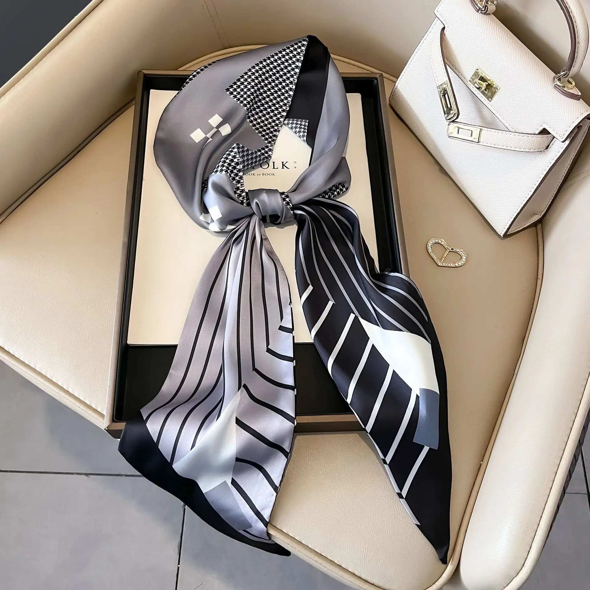 الأوشحة العلامة التجارية الفاخرة للنساء شال طباعة الحرير الساتان الحجاب وشاح الإناث باندانا طويلة ساحة شالات وشاح للسيدات