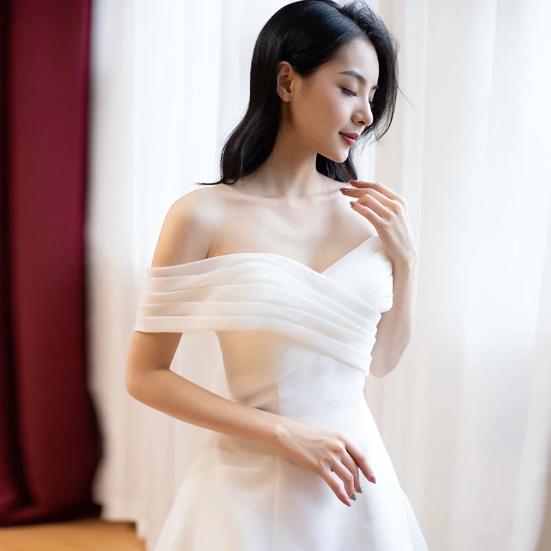 ออกแบบใหม่ Off-ไหล่แต่งงานแขนสั้น Organza A-Line Backless Sweep Train ชุดเจ้าสาว Vestidos De Mairee Mariage